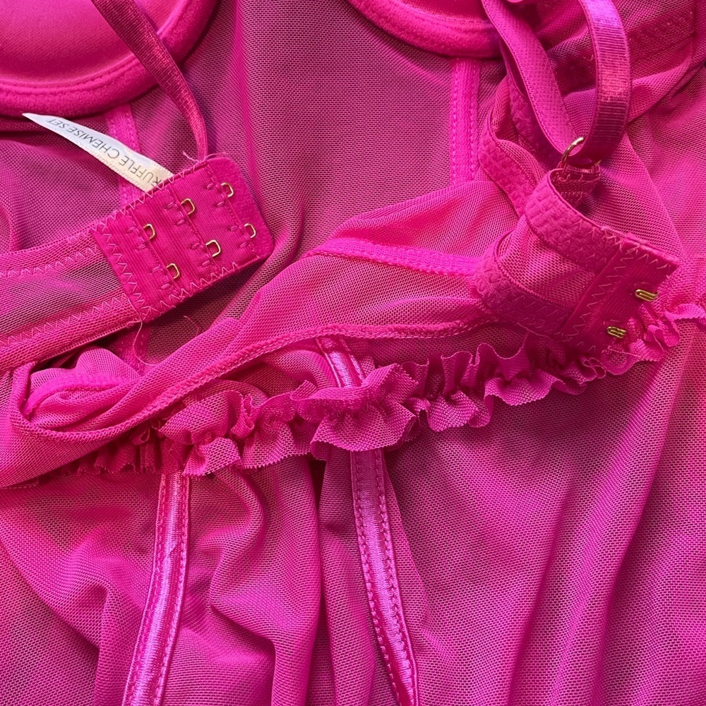 NWOT Daisy Fuentes Chemise | Size Medium - Picture 4 of 5